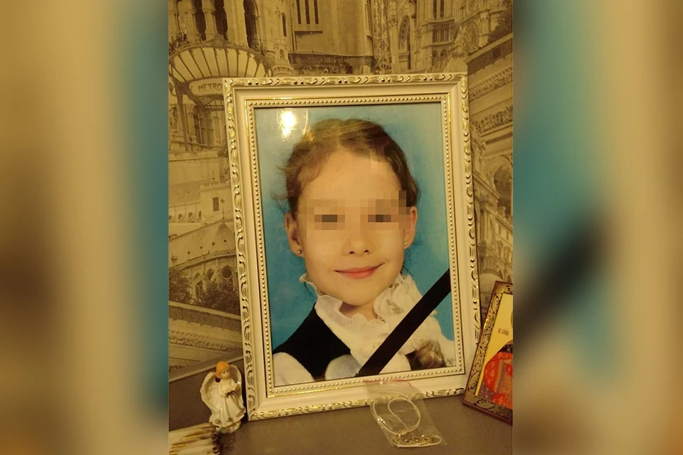 В уголке школьного портрета Кати - траурная лента Фото: Семейный архив