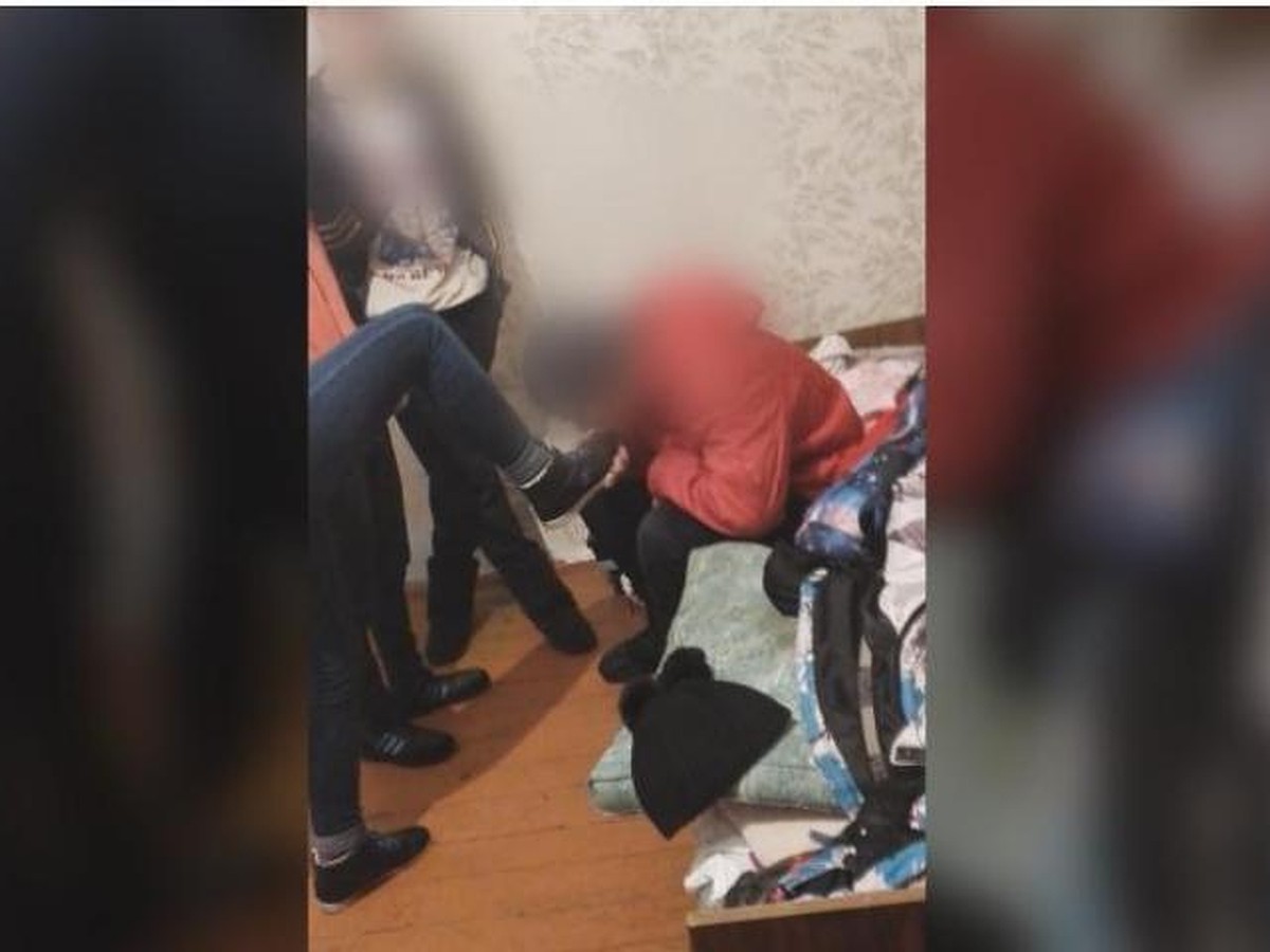 В Приморье подростки заставили девочку целовать им обувь и раздеваться на камеру