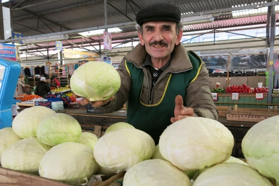 — Дорогая капуста? Кризис? Ну ты что, брат, у тебя же зарплата вон как заметно выросла!