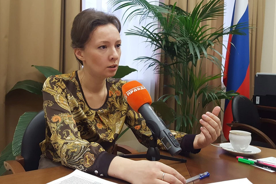 Уполномоченный по правам ребенка Анна Кузнецова дала интервью Радио «Комсомольская правда». Фото: Андрей Сорокин.
