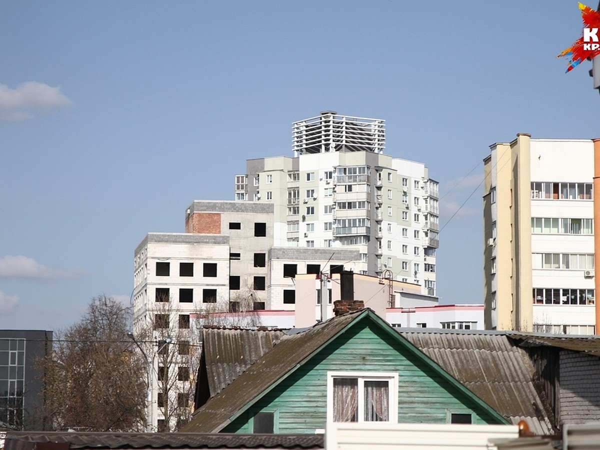 Жители домиков в центре Минска: «Топлю печку, а из окна - вид на Красный  костел и Дом правительства» - KP.RU