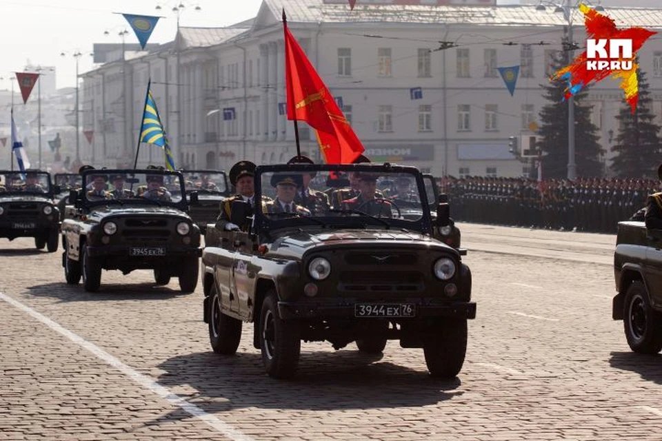 Всего в параде примут участие 2 тысячи 300 человек, а также 50 единиц военной техники.