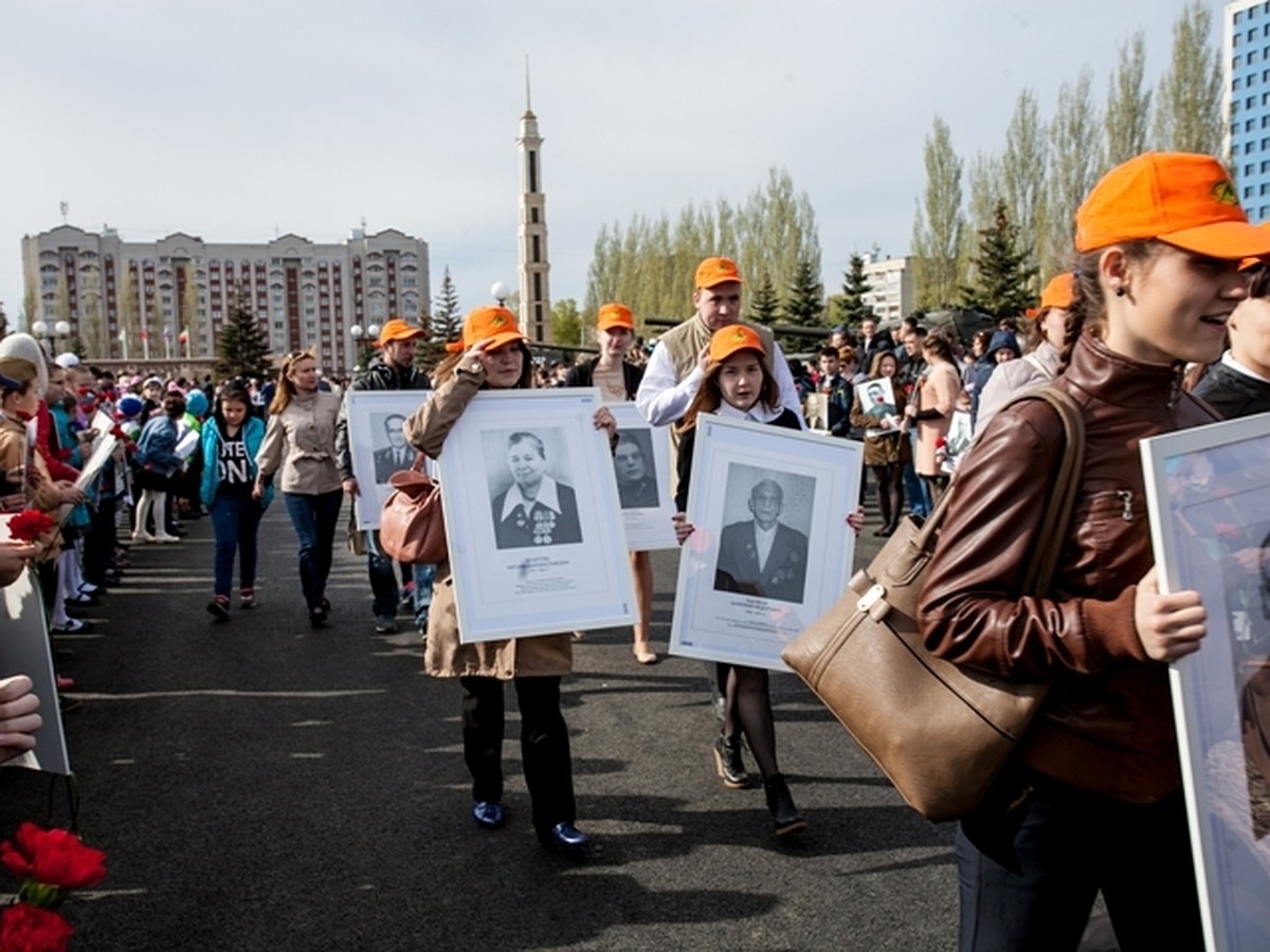 Бессмертный полк-2017 в Казани: 100 тысяч участников, 2 километра маршрута  и перекрытие дорог - KP.RU