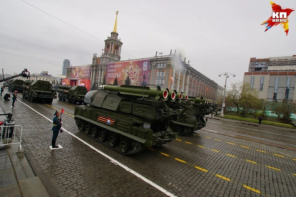В Екатеринбурге прошел парад в честь 72-летия Великой Победы