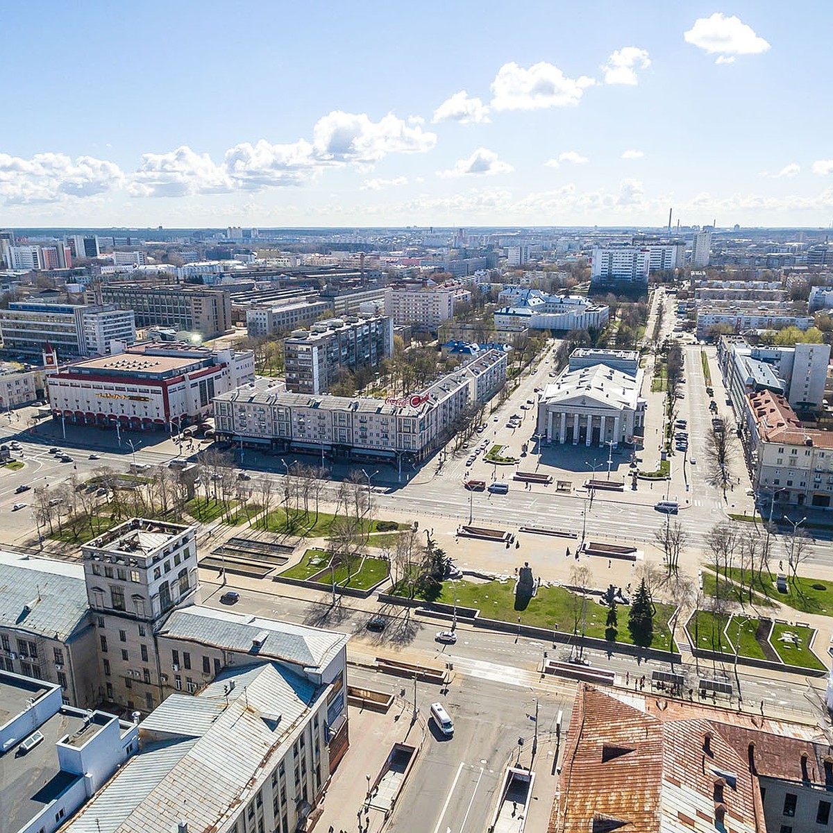 На площади Якуба Коласа в Минске были скульптура атома и световая газета -  KP.RU