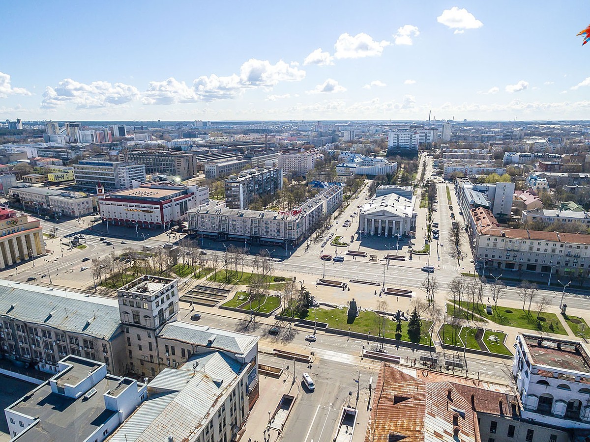 На площади Якуба Коласа в Минске были скульптура атома и световая газета -  KP.RU