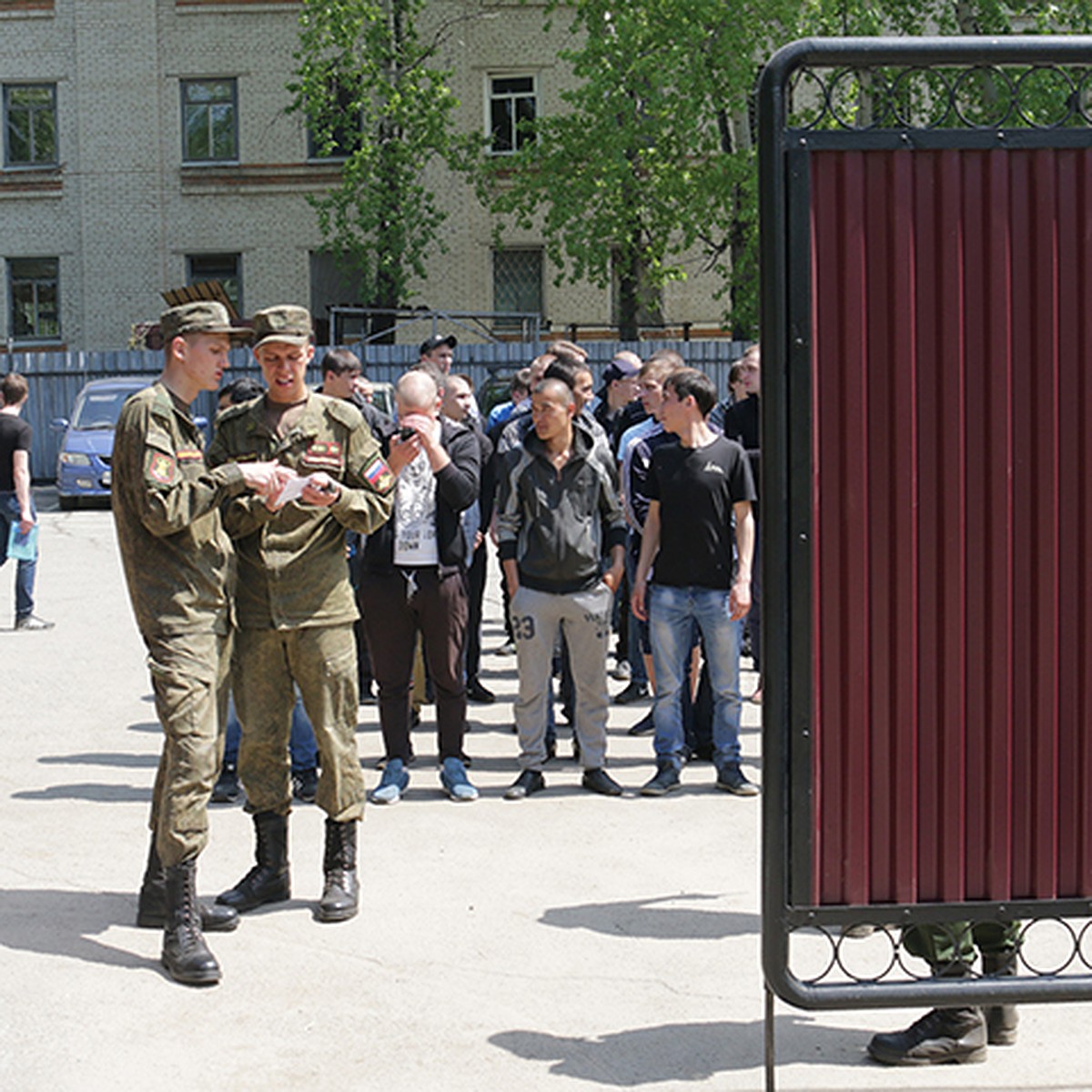 В Хабаровске началась отправка призывников в воинские части - KP.RU