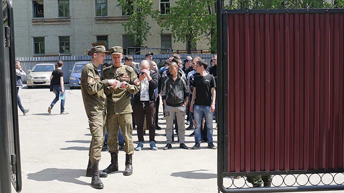 В Хабаровске началась отправка призывников в воинские части - KP.RU