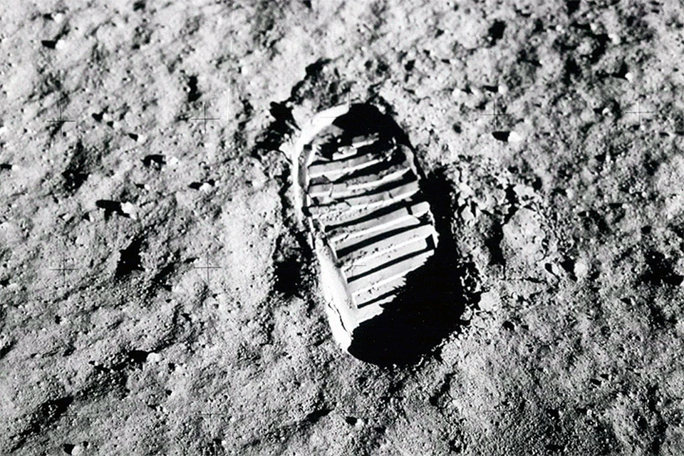 След, оставленный американскими астронавтами на лунной поверхности.