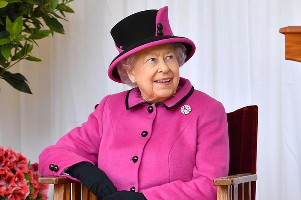Королева Елизавета II очень внимательно относится к своему гардеробу и внешнему виду
