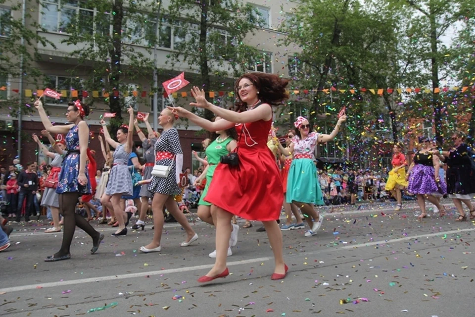 День города 2017 в Иркутске: карнавальное шествие, оперные певцы Большого театра, Бутман и салют