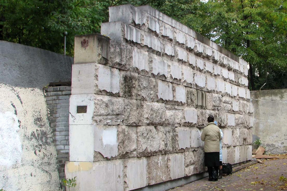 В Москве, напротив хоральной синагоги, есть своя Стена плача.