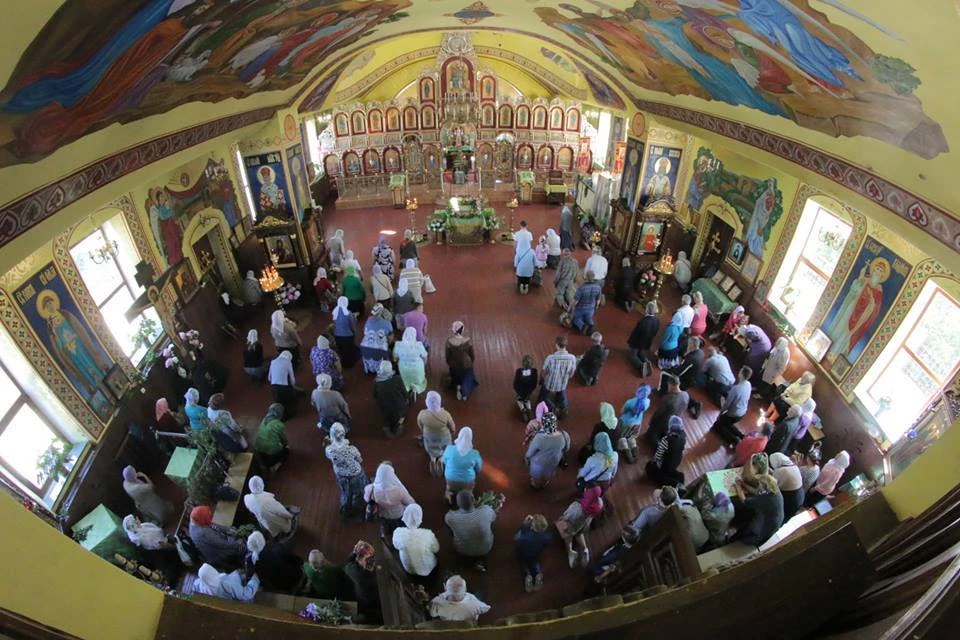 Даже в самые страшные обстрелы в Храме велись службы