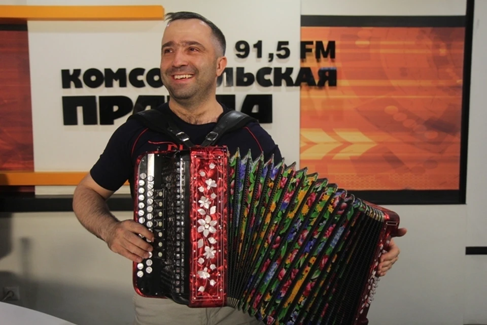 Сибиряк на высоте 3, 5 тысячи метров cпел и сыграл на гармони