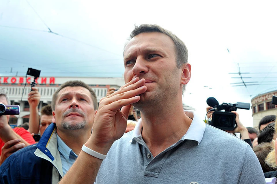 Алексея Навального доставили в полицию для составления протокола.