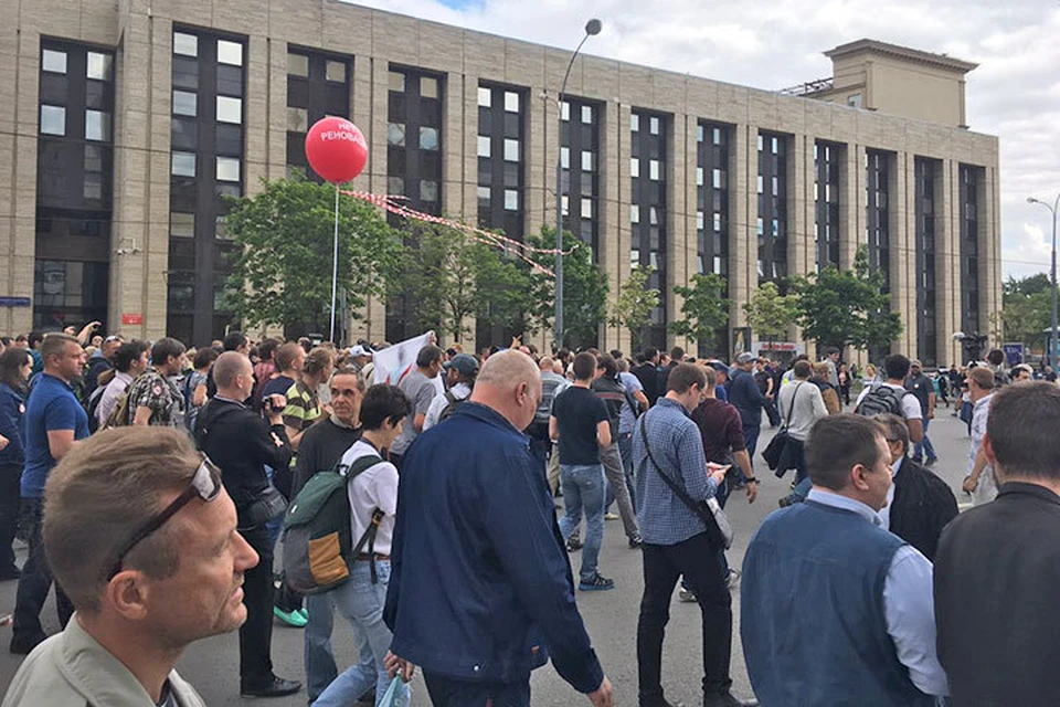 Те, кто хотел участвовать в митинге на Сахарова, разошлись, не дождавшись Навального.