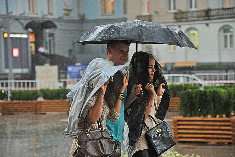 В среду в Москве прошёл сильный дождь.