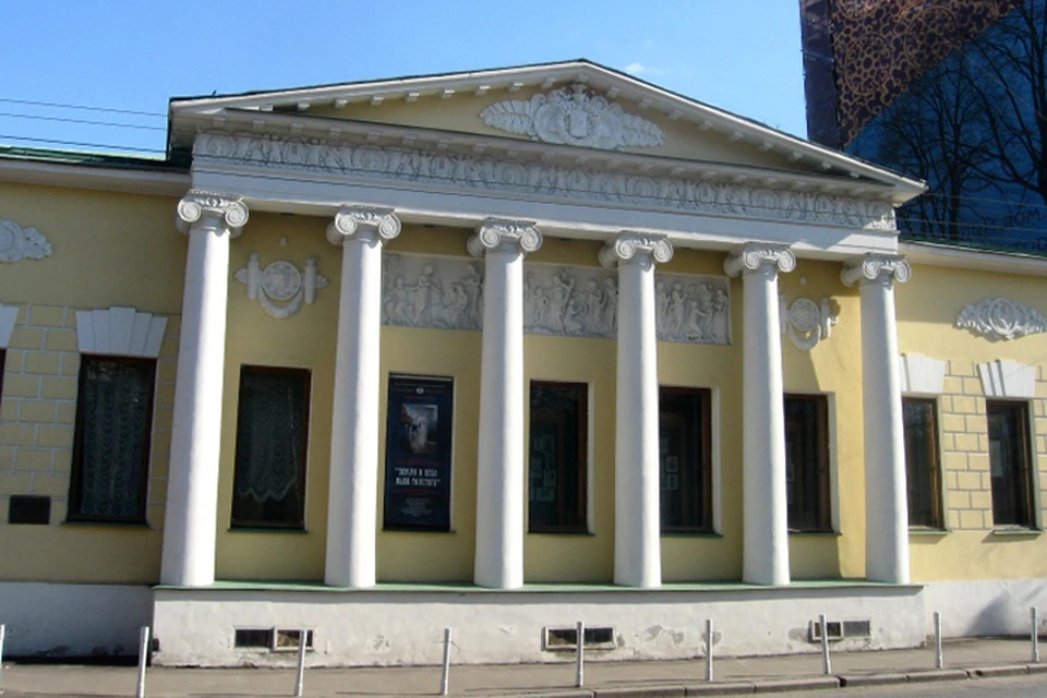 Специальные метки приложения "Узнай Москву Фото" появились рядом с музеем Толстого на Пречистенке