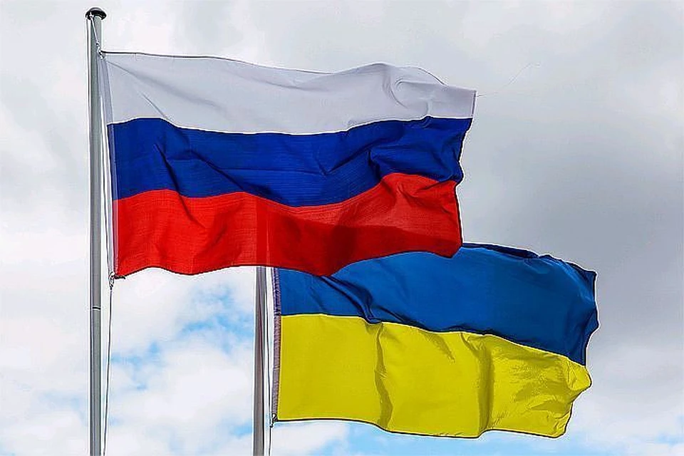 В Киеве суетливо штампуют законы, чтобы побыстрее откреститься от России