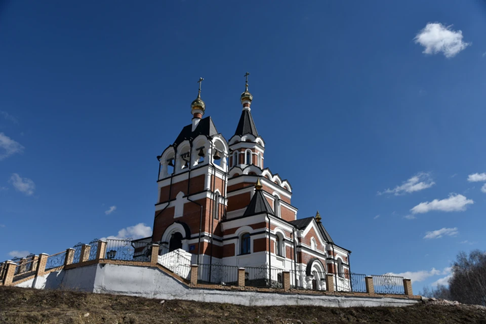 Храм в честь Новомучеников и Исповедников Церкви Русской на станции Ложок.
