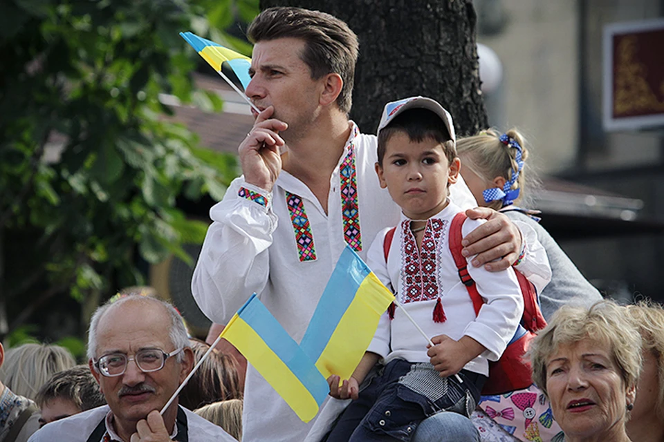 Количество положительно настроенных украинцев растет