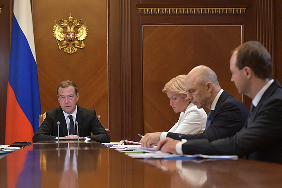 Во вторник на совещании у премьера Дмитрия Медведева обсуждали, какие ноу-хау будут использоваться при переписи населения. Фото: Александр Астафьев/ТАСС