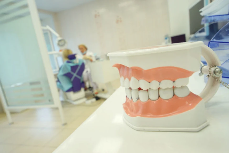 Процесс имплантации зубов может занять в общей сложности до полугода.