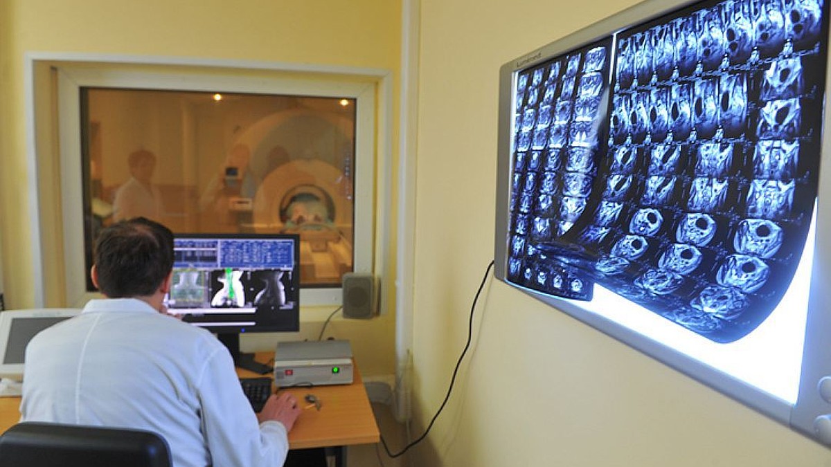 МРТ позвоночника (поясничного отдела) в Санкт-Петербурге: адреса и цены  клиник - KP.RU