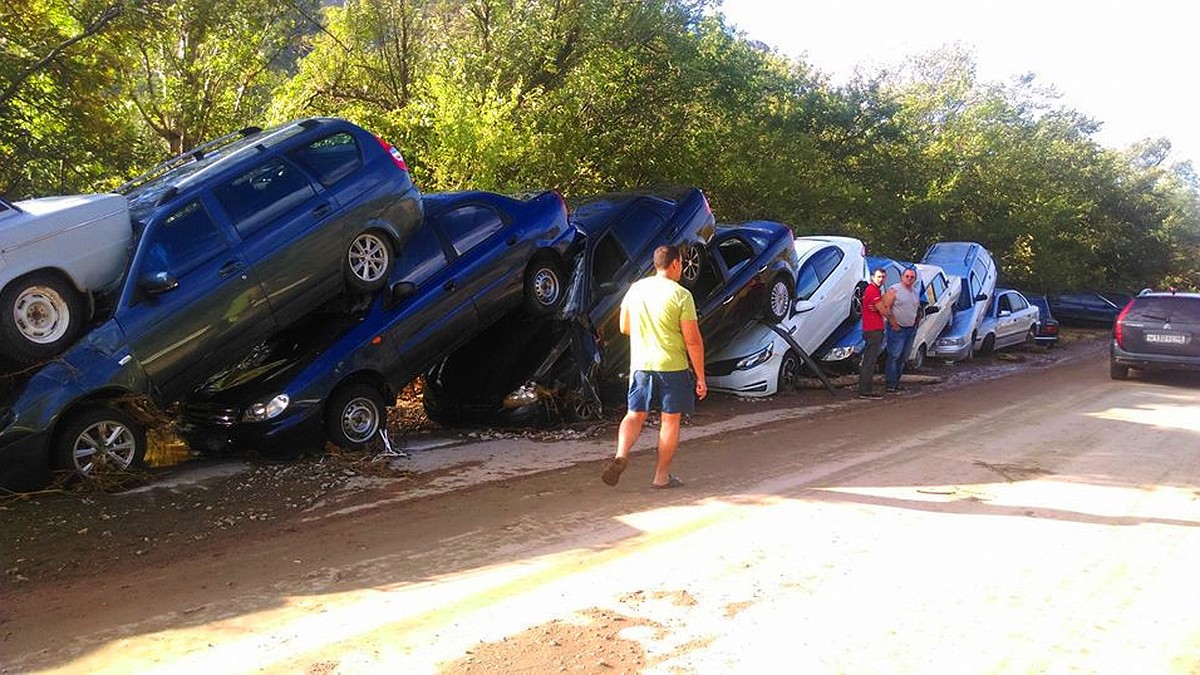 Потоп в Судаке смыл десяток автомобилей и более 40 частных домов - KP.RU