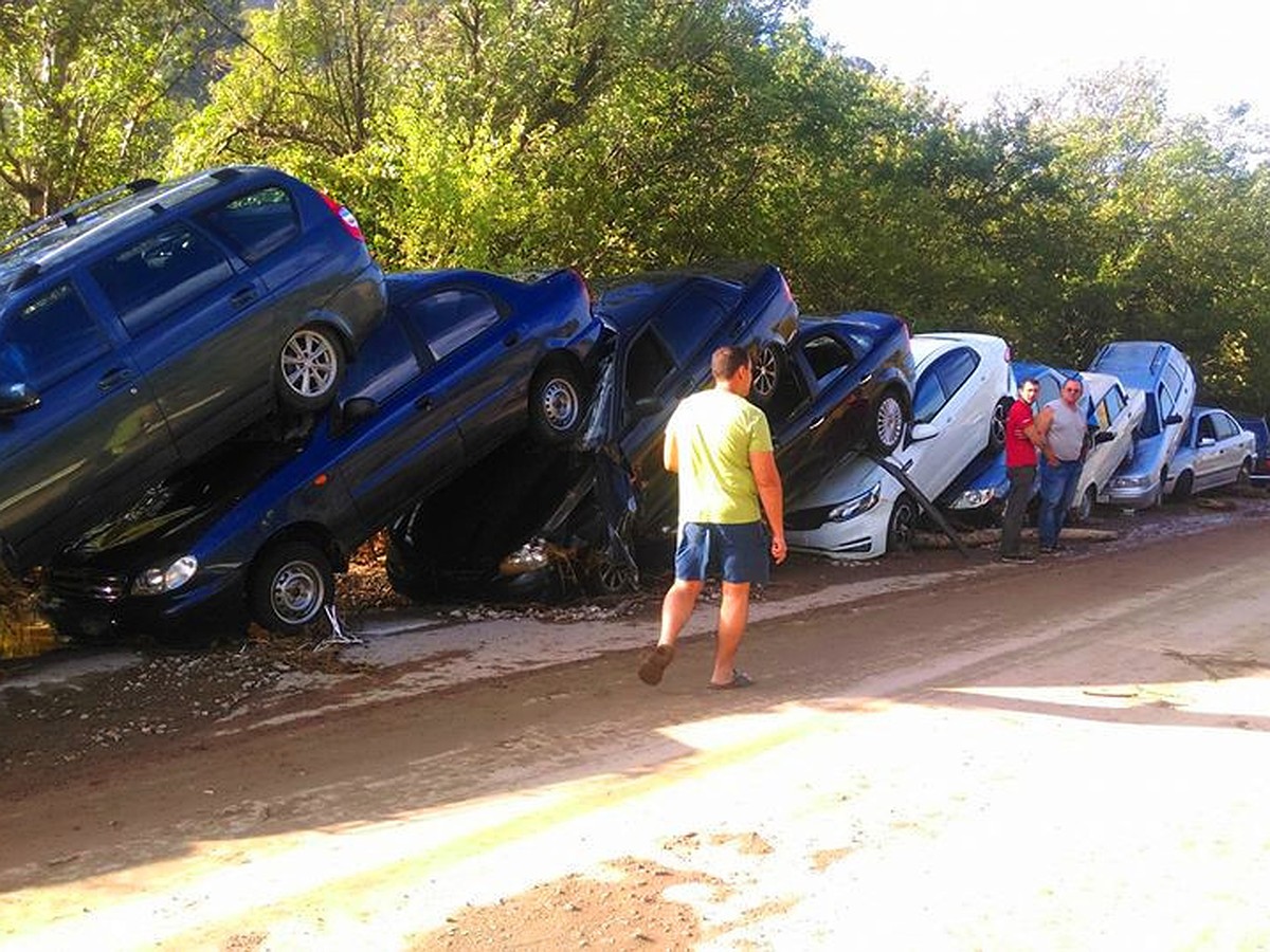 Потоп в Судаке смыл десяток автомобилей и более 40 частных домов - KP.RU