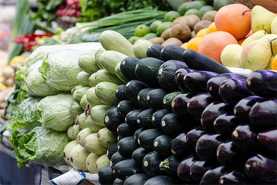 На прилавках появляются фрукты и овощи нового урожая, что каждый год сказывается на ценах.