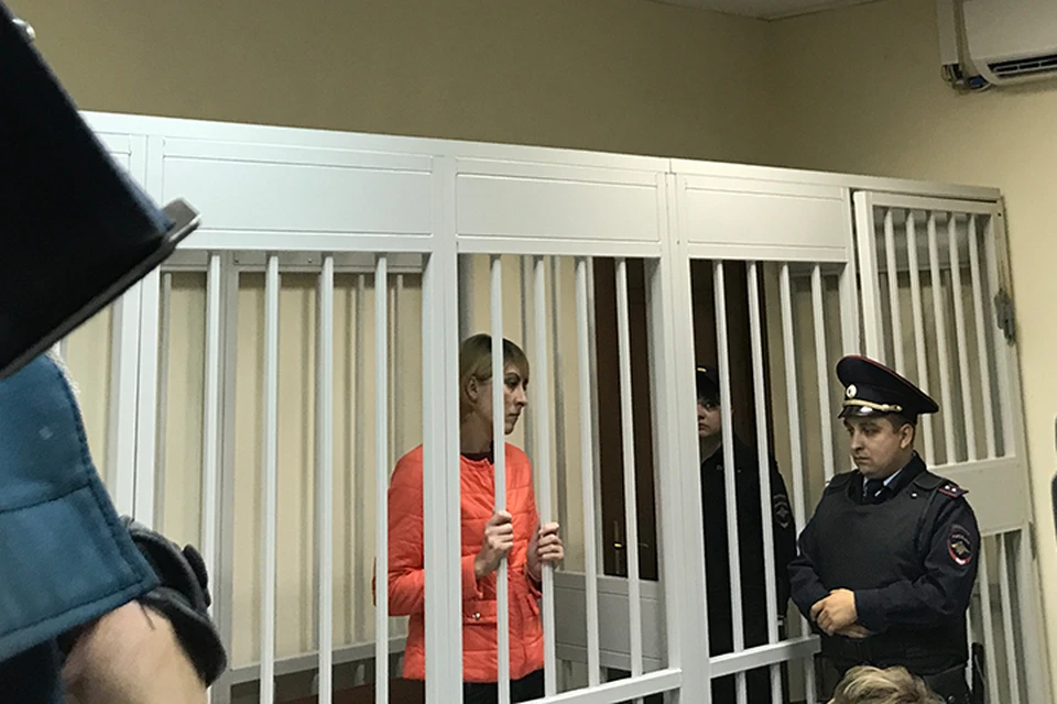 Первым же ходатайством стороны защиты Ольги Алисовой было удалить всех журналистов из зала суда