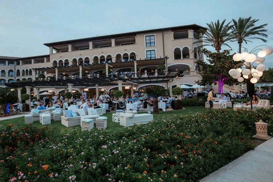 Здание отеля St. Regis Mardavall Mallorca Resort