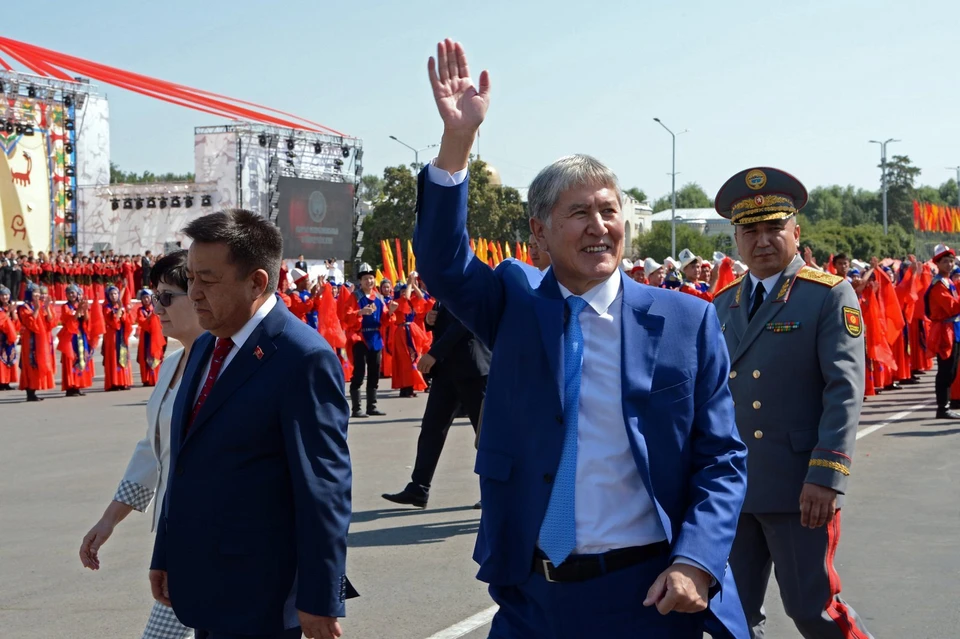 Алмазбек Атамбаев в этом году оставит пост президента. Но его полномочия истекут только 1 декабря.