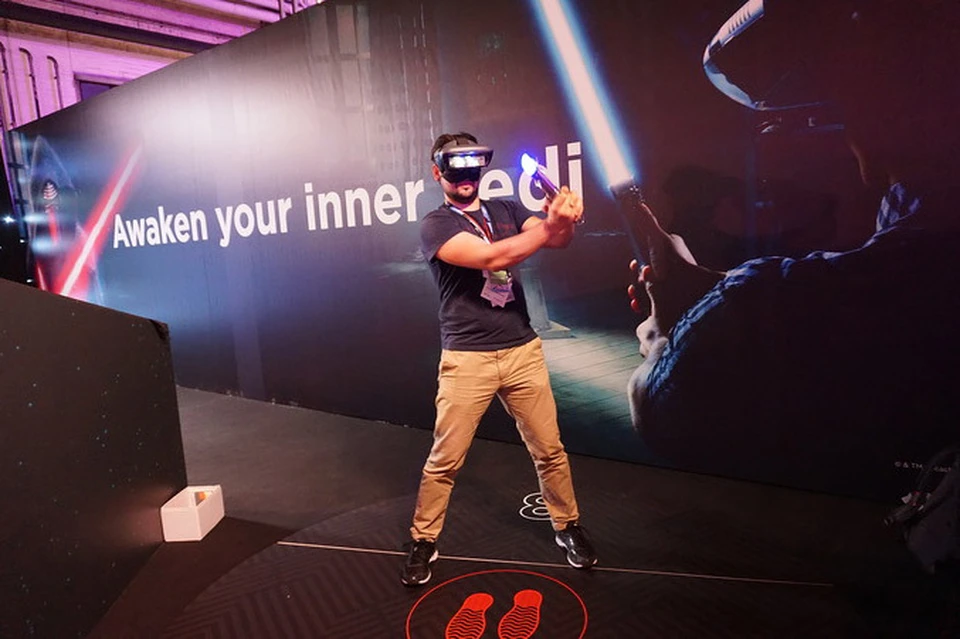 Компания Lenovo презентовала сразу два шлема - виртуальной и дополненной реальности