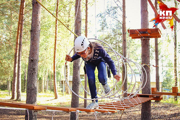 Одно из любимых развлечений детей - веревочный парк