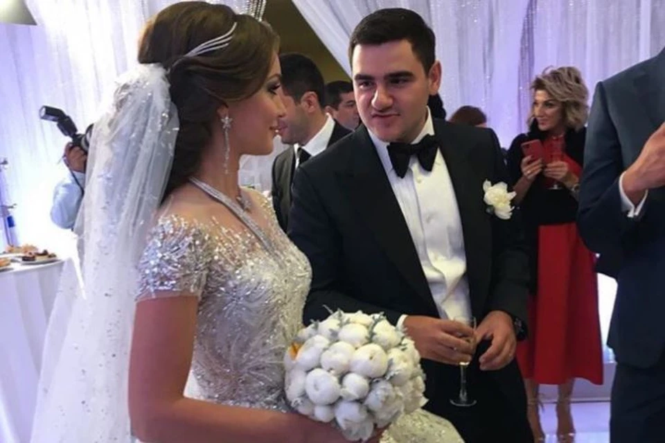 В минувшие выходные в Москве, в банкетном зале "Сафиса" пела и плясала армянская свадьба младшего сына главы группы компаний "Ташир".