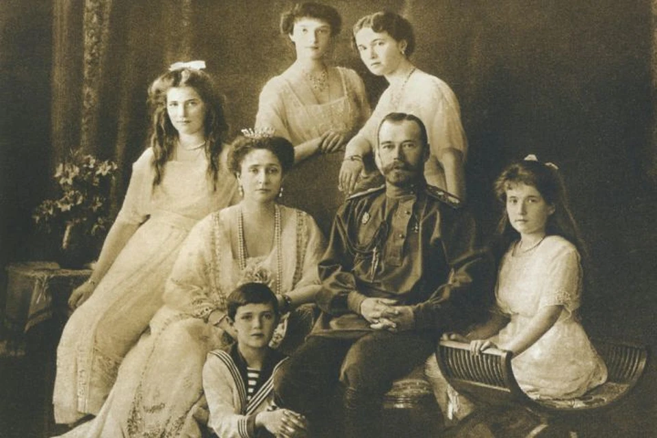 Николай II с семьей были убиты в 1918 году.