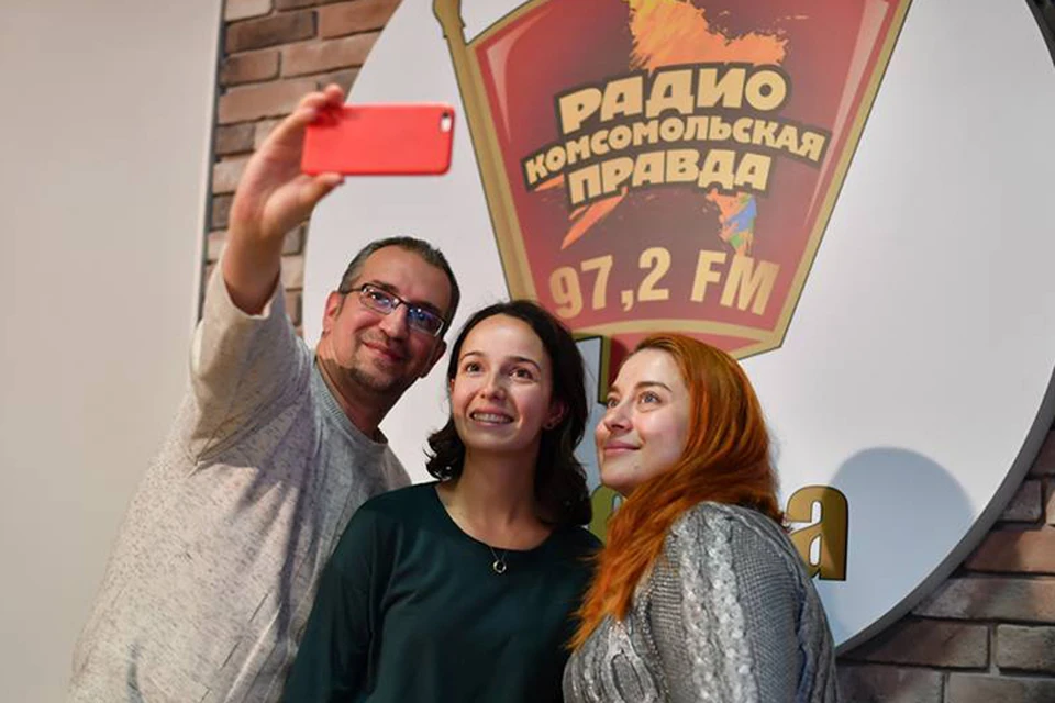 Валерия Ланская (на фото в центре) в гостях у Михаила Антонова и Марии Бачениной на Радио «Комсомольская правда»