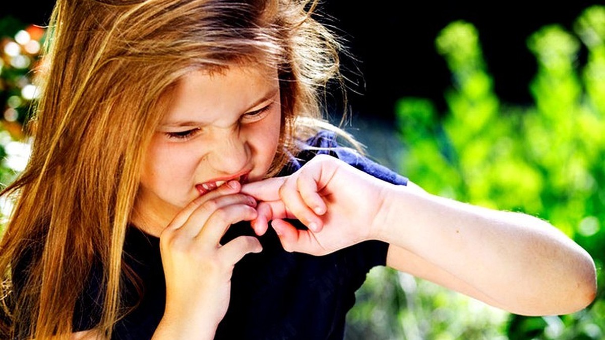 Как отучить ребёнка грызть ногти - Лайфхакер