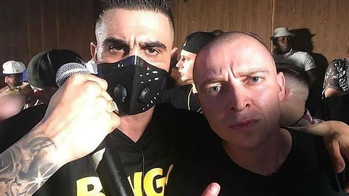 В Сети появилось видео баттла Oxxxymiron и Dizaster с русскими субтитрами -  KP.RU