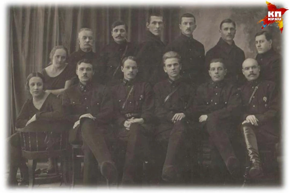 Сотрудники 2-го отделения милиции города Вятка, 1923 год.