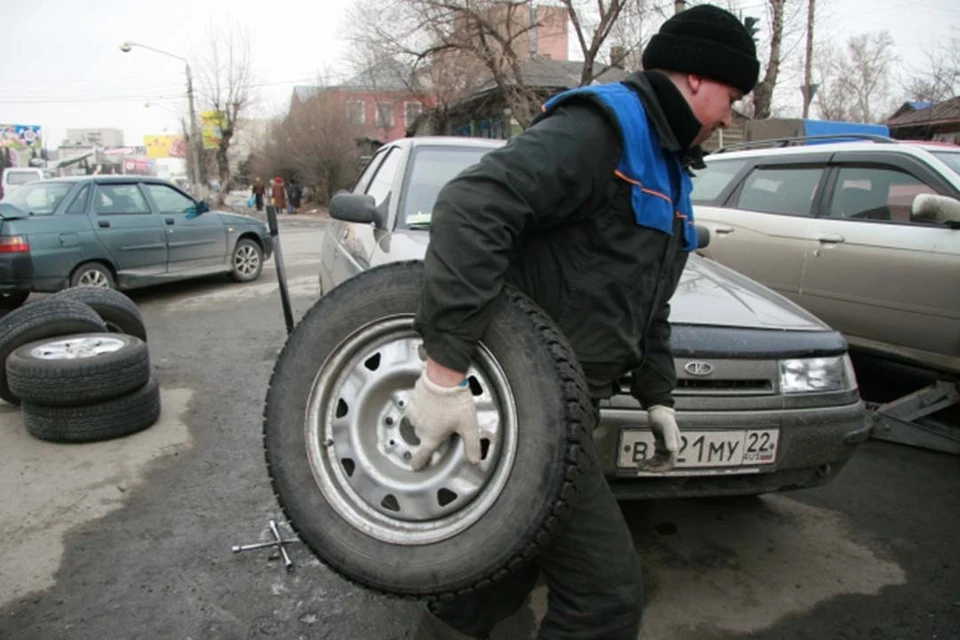 Погода уже шепчет — пора менять резину на колесах авто