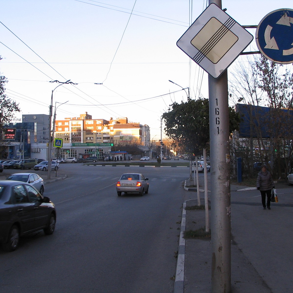 Понять и принять. Почему рязанские автолюбители не следуют новым правилам  движения по кругу? - KP.RU