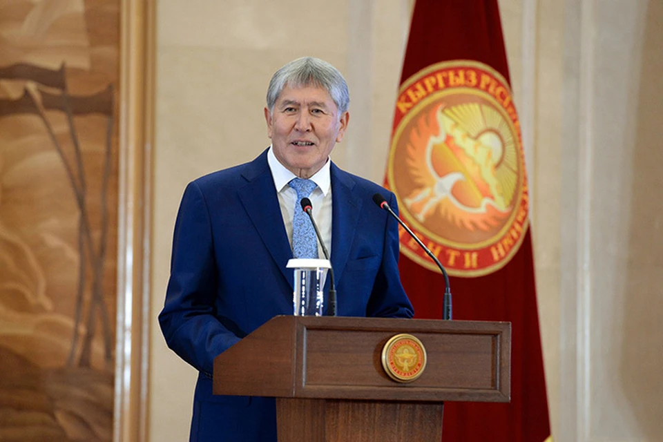 Алмазбек Атамбаев вручил государственные награды за существенный вклад в социально-экономическое развитие регионов страны и укрепление экономики Кыргызстана