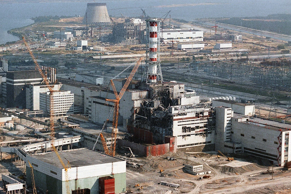 Август 1988 года, Чернобыльская АЭС. Возведение защитной стенки на 4-ом энергоблоке. Фото Валерия Зуфарова и Владимира Репика /Фотохроника ТАСС/