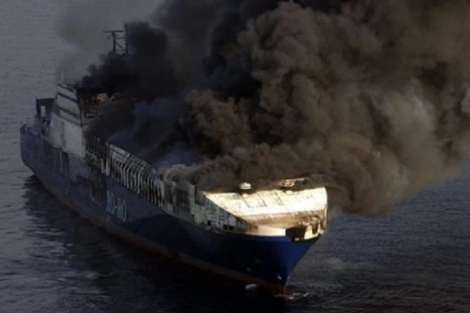 У берегов Приморья загорелся пароход "Иман". Фото: zrpress.ru