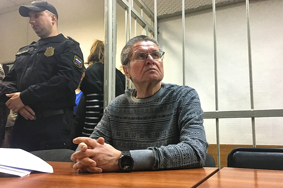 Алексей Улюкаев перед судебным заседанием 28 ноября 2017 года.