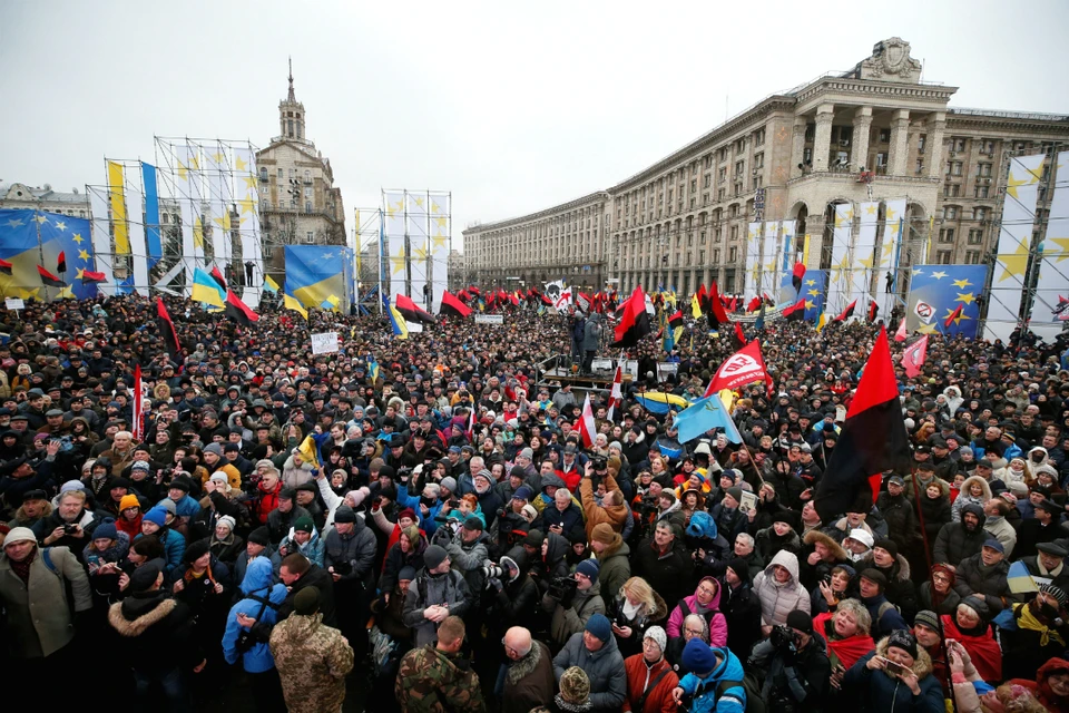 Тысячи митингующих в центре Киева.