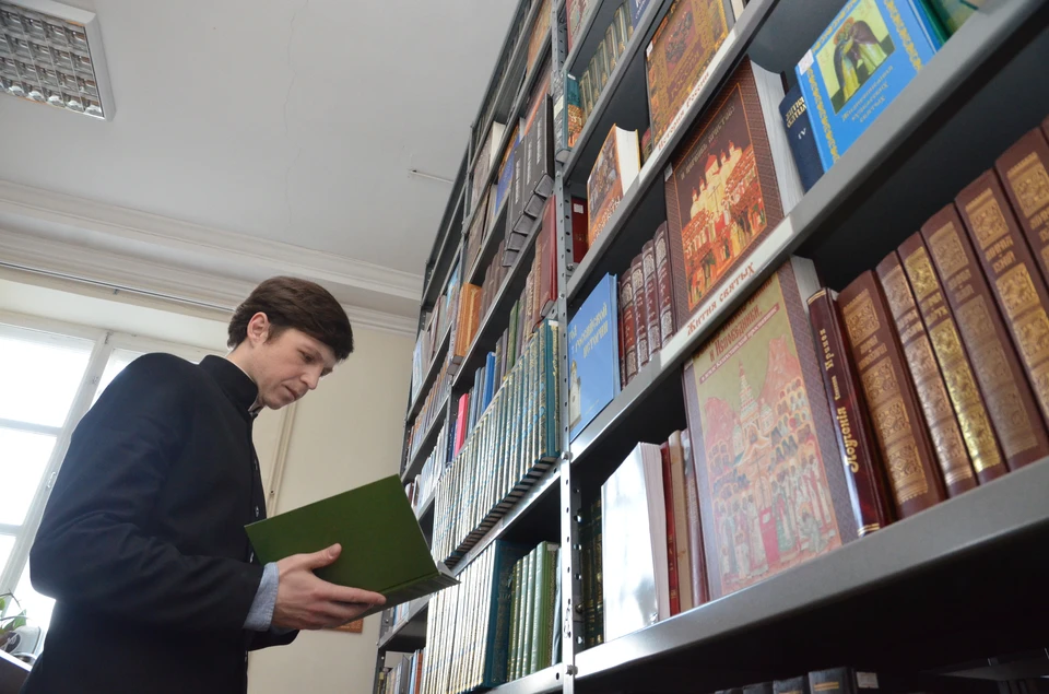 Книги на тему Рождества можно найти и в церковных и в городских библиотеках.